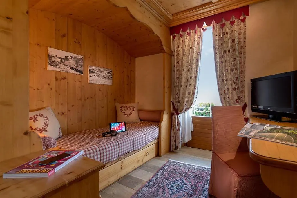 Hotel San Lorenzo Bormio 4*,  Italy